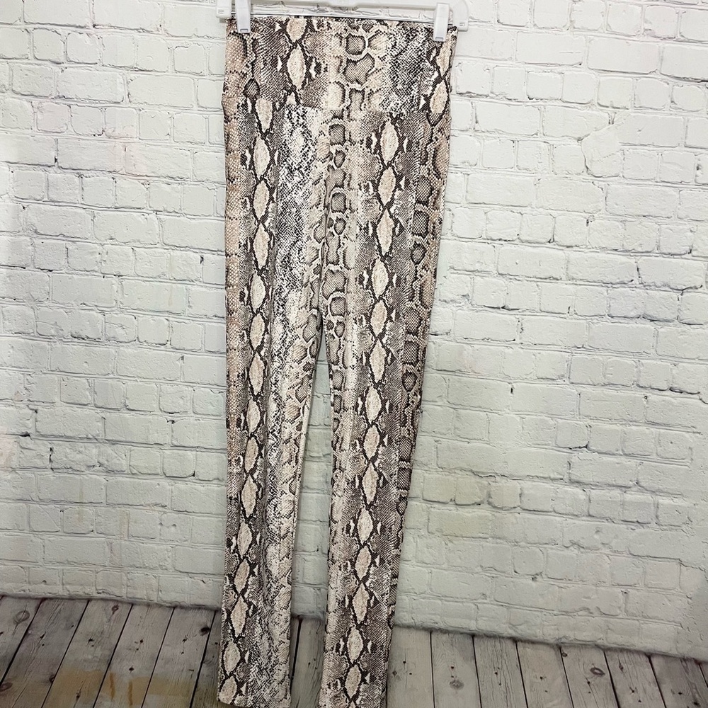 NWOT Snakeskin Print Brown White Tan Cream Yoga Legging Workout Pants Small